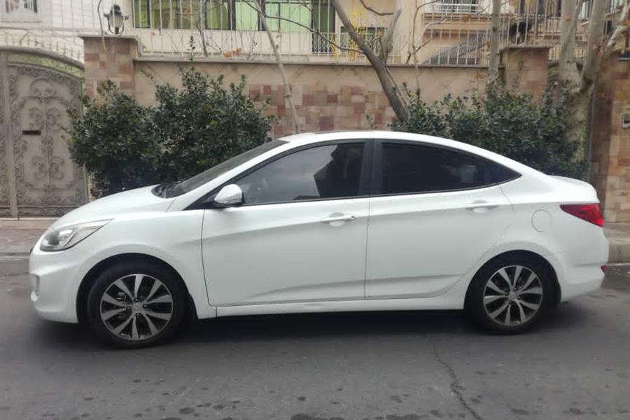 هیوندای اکسنت بلو 2015